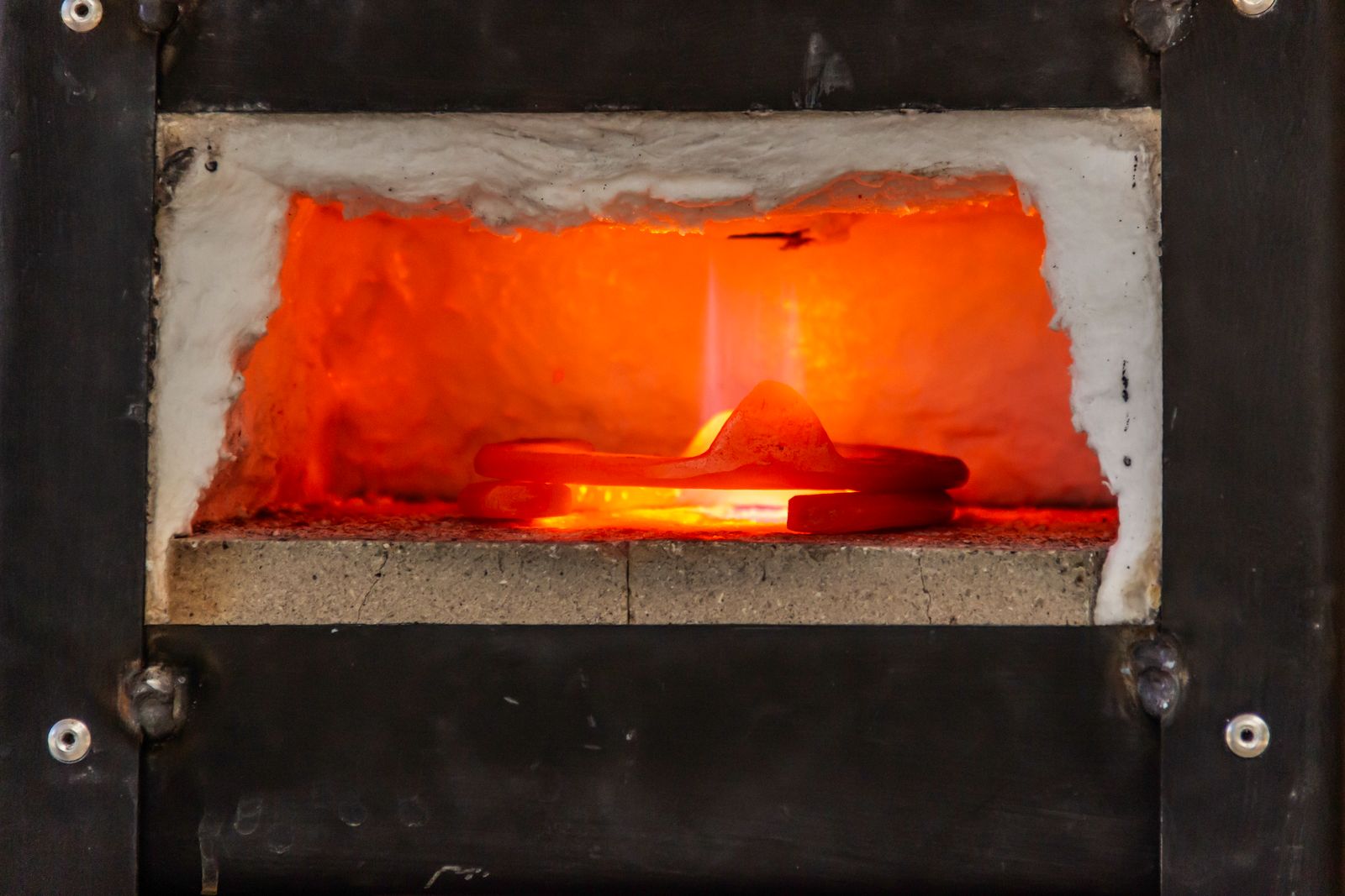 Industrial heat treatment furnace